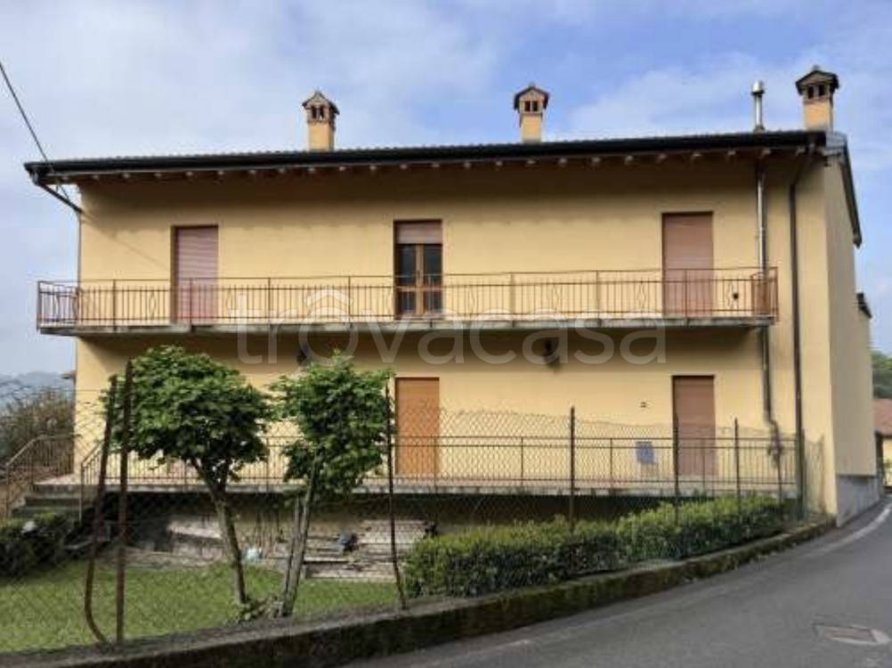 appartamento in vendita a Villa d'Adda in zona Rossera