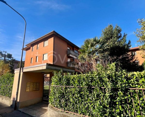 appartamento in vendita a Villa d'Adda in zona Rossera