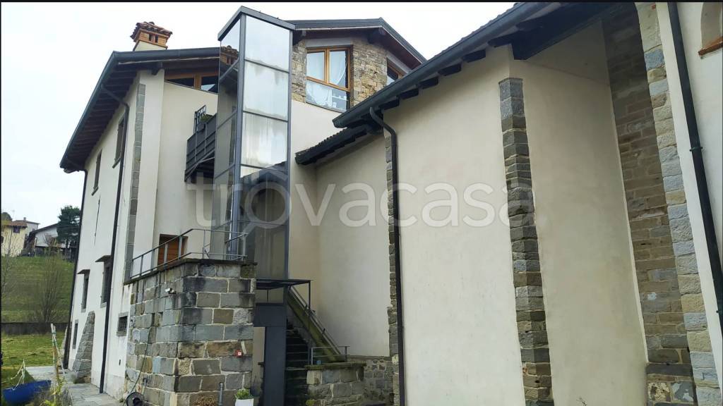 casa indipendente in vendita a Villa d'Adda in zona Rossera