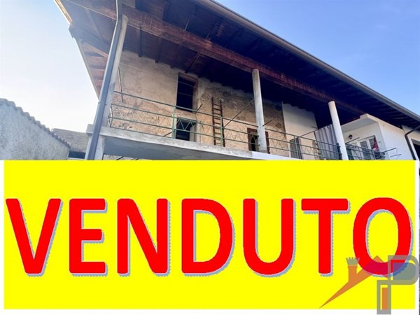 casa indipendente in vendita a Villa d'Adda in zona Rossera