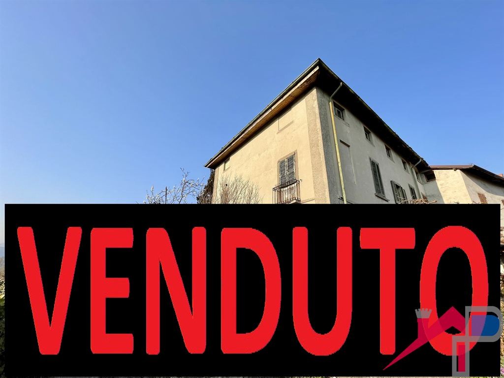 casa indipendente in vendita a Villa d'Adda in zona Rossera