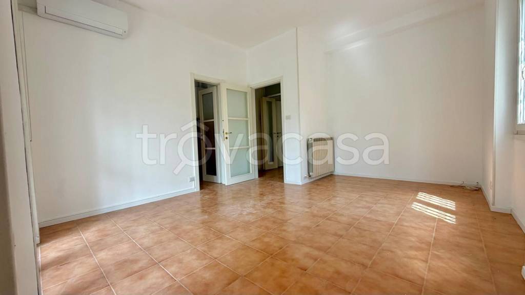 appartamento in vendita a Villa d'Adda in zona Rossera