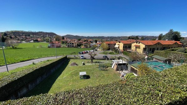 casa indipendente in vendita a Villa d'Adda in zona Rossera
