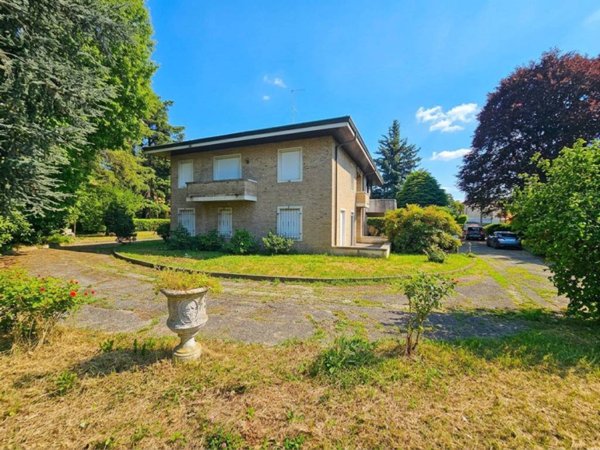 casa indipendente in vendita a Villa d'Adda in zona Rossera