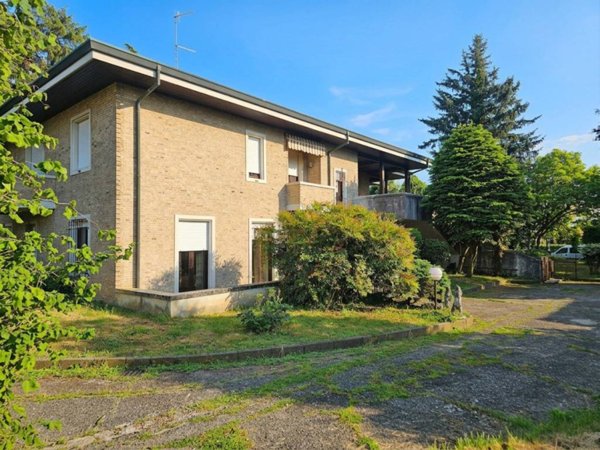casa indipendente in vendita a Villa d'Adda in zona Rossera