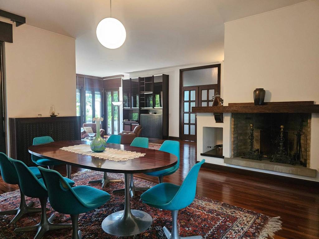 casa indipendente in vendita a Villa d'Adda in zona Rossera