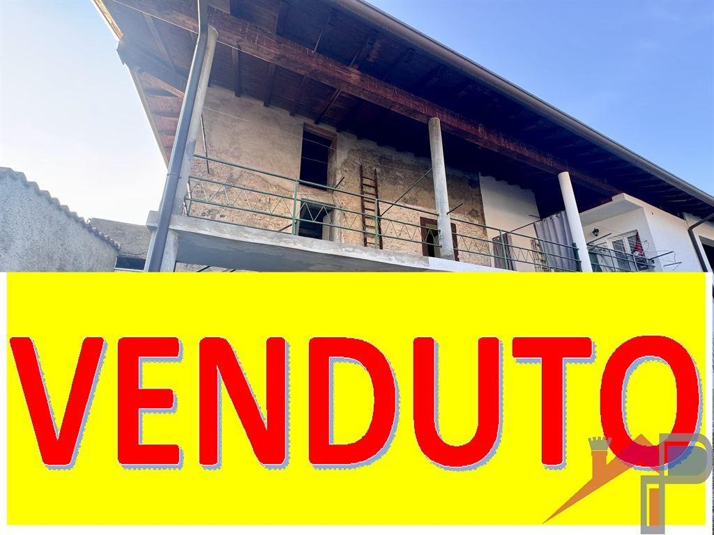 casa indipendente in vendita a Villa d'Adda in zona Rossera