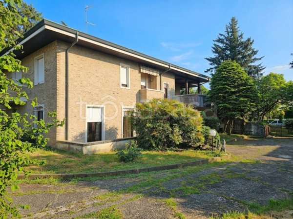 casa indipendente in vendita a Villa d'Adda in zona Rossera