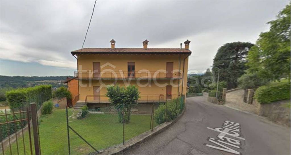 appartamento in vendita a Villa d'Adda in zona Rossera