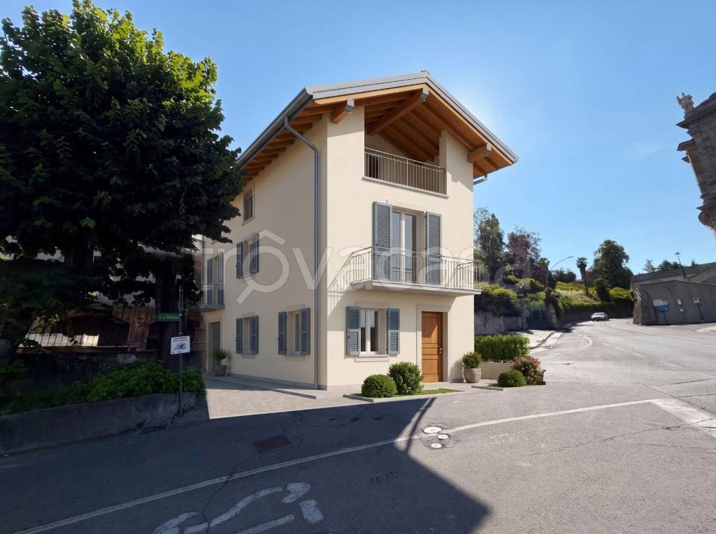 appartamento in vendita a Villa d'Adda in zona Rossera
