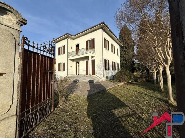 casa indipendente in vendita a Villa d'Adda in zona Rossera