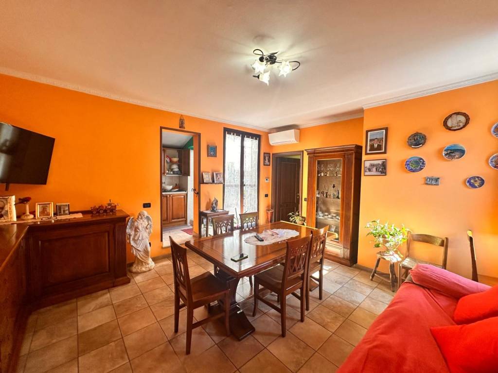 appartamento in vendita a Villa d'Adda in zona Rossera
