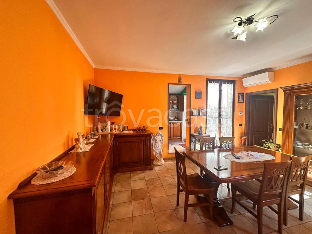 appartamento in vendita a Villa d'Adda in zona Rossera