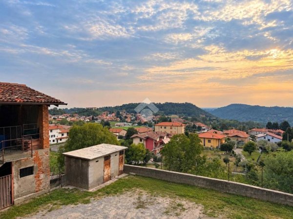 casa indipendente in vendita a Villa d'Adda in zona Rossera