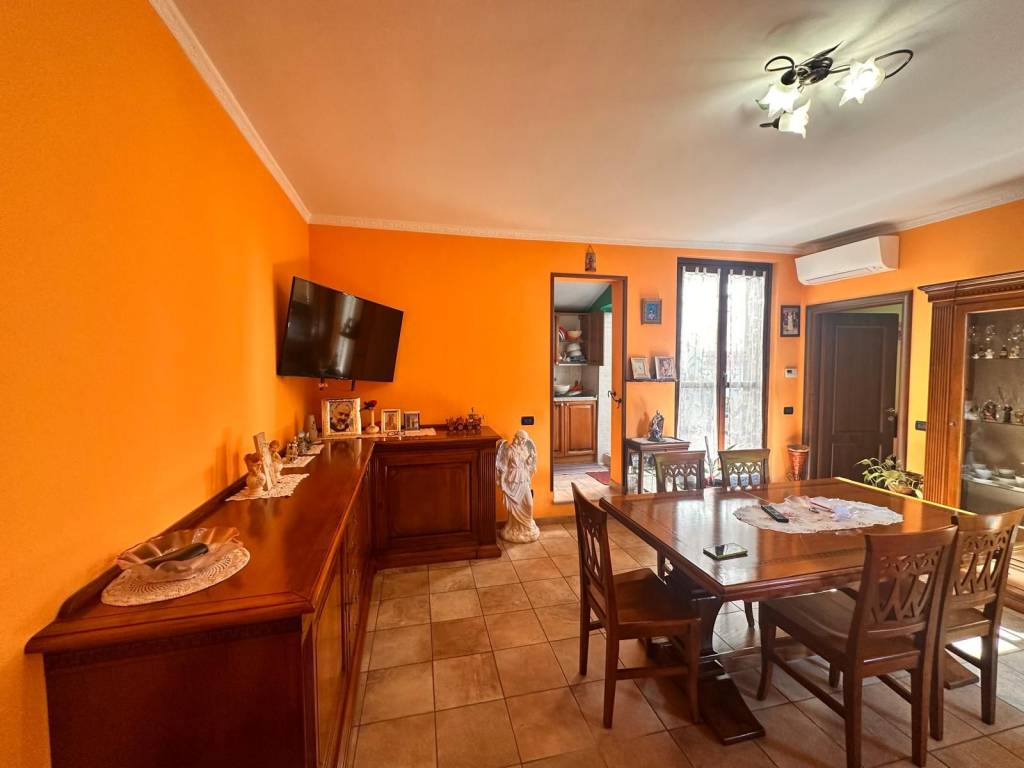 appartamento in vendita a Villa d'Adda in zona Rossera
