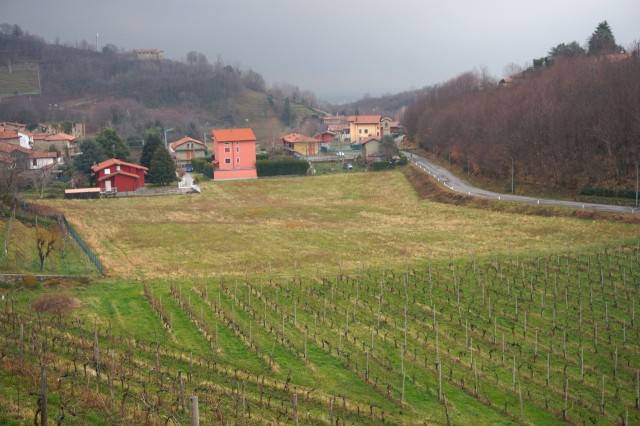 terreno in vendita a Villa d'Adda in zona Rossera