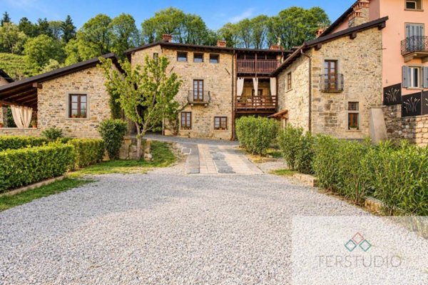 appartamento in vendita a Villa d'Adda in zona Rossera