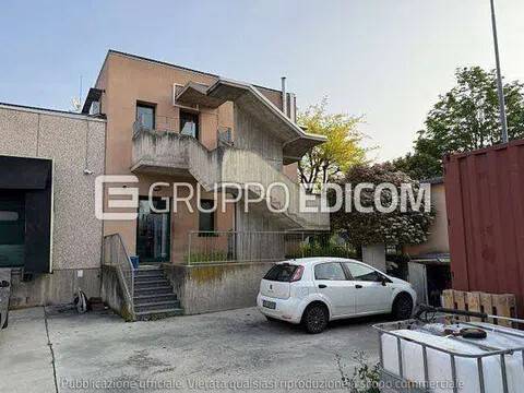 appartamento in vendita a Villa d'Adda in zona Rossera