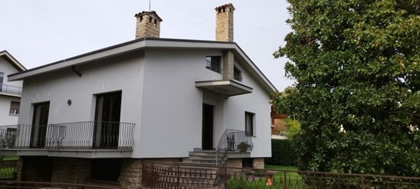 casa indipendente in vendita a Villa d'Almè