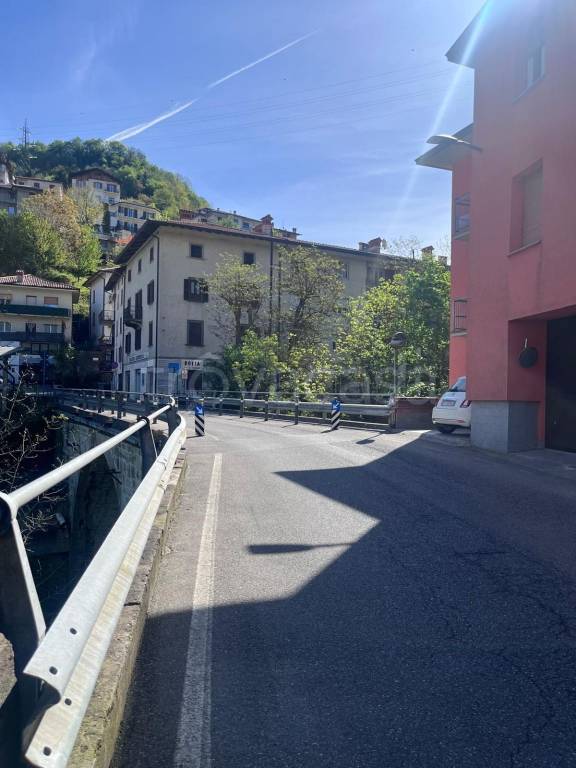 casa indipendente in vendita a Villa d'Almè in zona Campana
