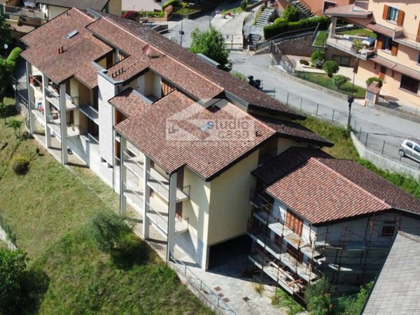 casa indipendente in vendita a Villa d'Almè in zona Campana