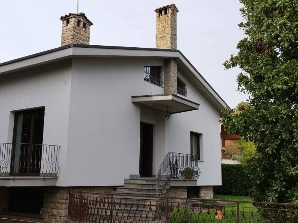 casa indipendente in vendita a Villa d'Almè