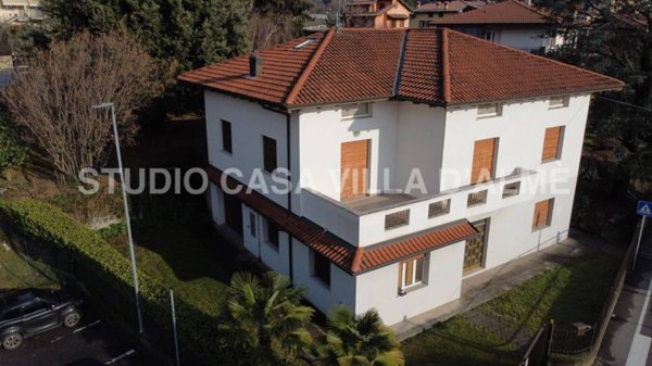 casa indipendente in vendita a Villa d'Almè