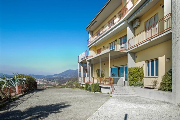 casa indipendente in vendita a Villa d'Almè in zona Bruntino