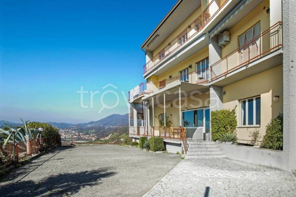 casa indipendente in vendita a Villa d'Almè in zona Bruntino