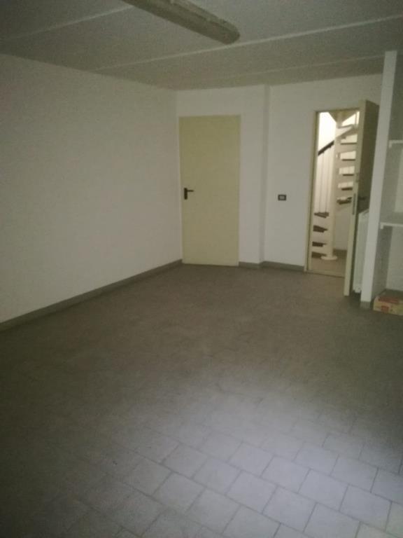 negozio in vendita a Villa d'Almè