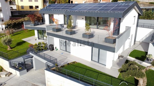 casa indipendente in vendita a Villa d'Almè