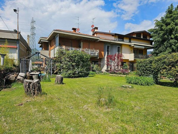 casa indipendente in vendita a Villa d'Almè