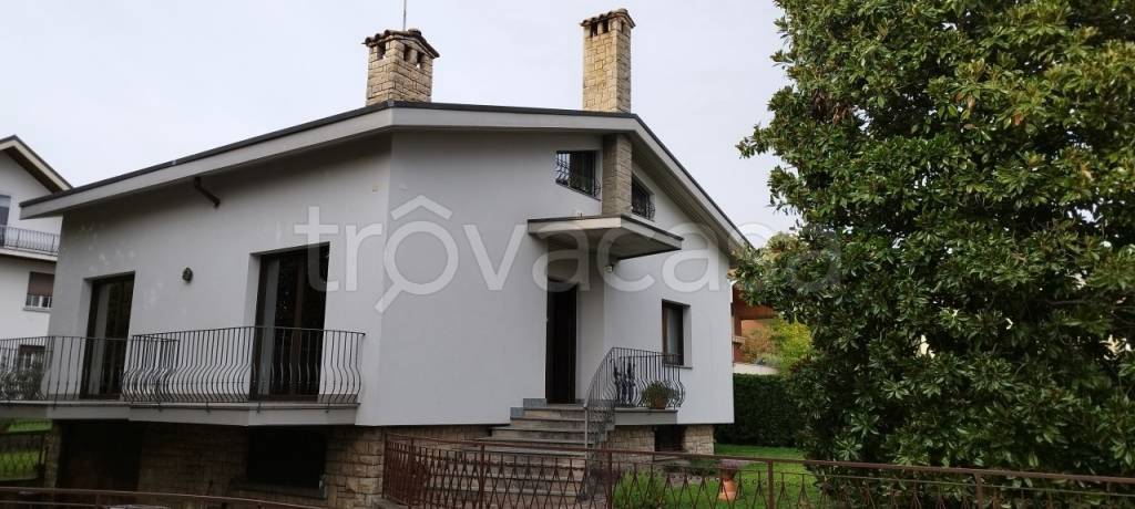 casa indipendente in vendita a Villa d'Almè