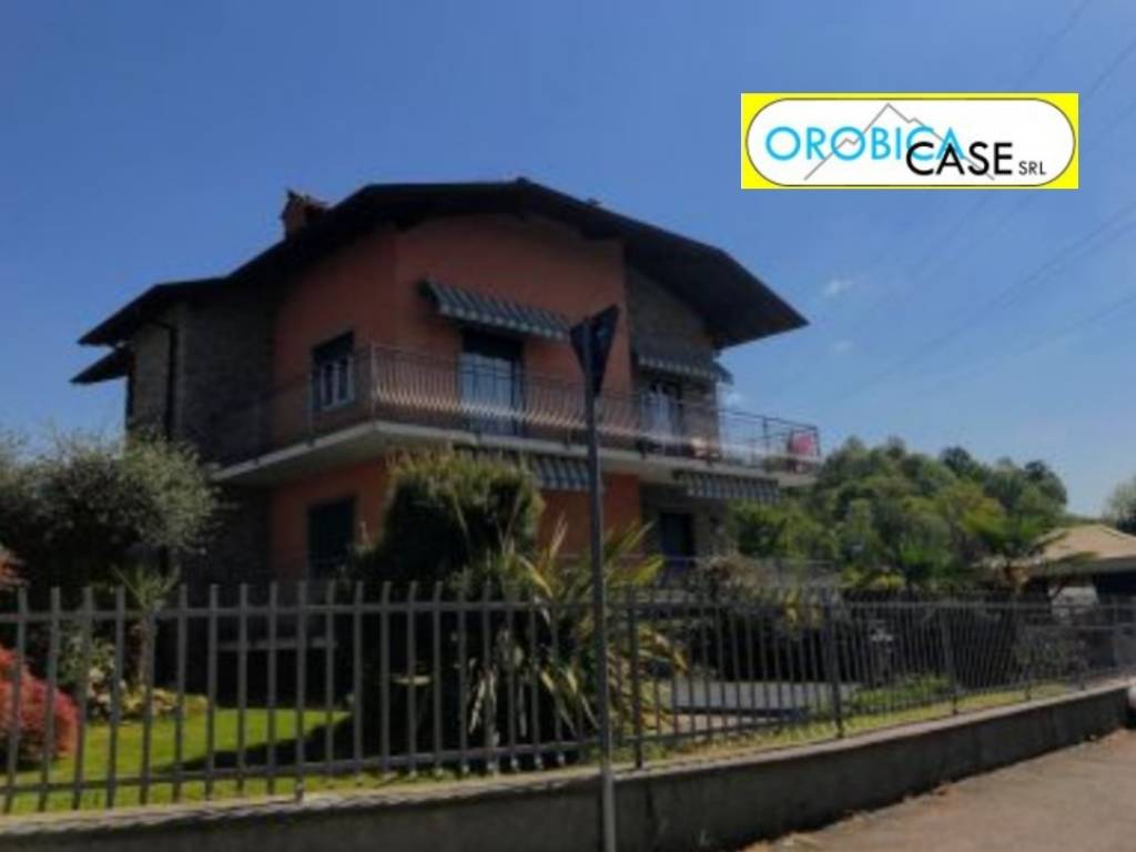 casa indipendente in vendita a Villa d'Almè