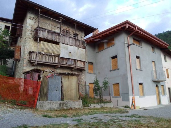 casa indipendente in vendita a Villa d'Almè in zona Bruntino
