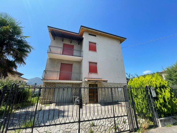 casa indipendente in vendita a Villa d'Almè