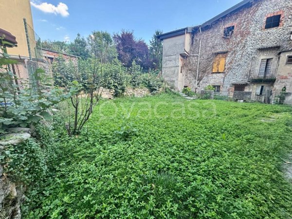 casa indipendente in vendita a Villa d'Almè