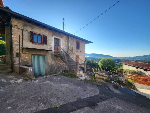 casa indipendente in vendita a Villa d'Almè in zona Bruntino