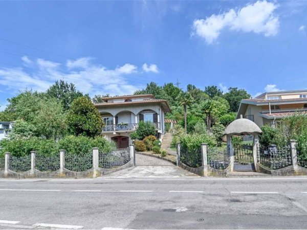 casa indipendente in vendita a Villa d'Almè in zona Bruntino