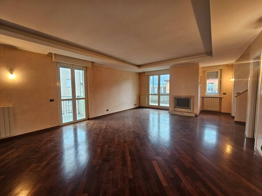 casa indipendente in vendita a Villa d'Almè in zona Bruntino