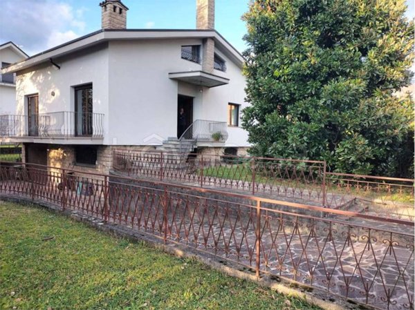 casa indipendente in vendita a Villa d'Almè