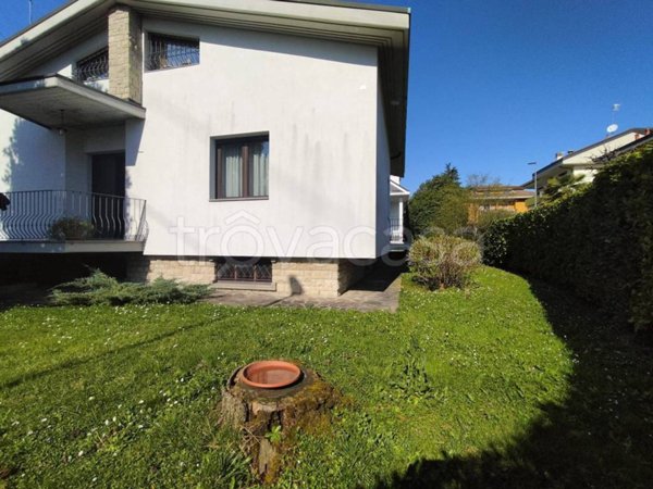 casa indipendente in vendita a Villa d'Almè