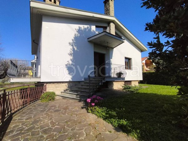 casa indipendente in vendita a Villa d'Almè