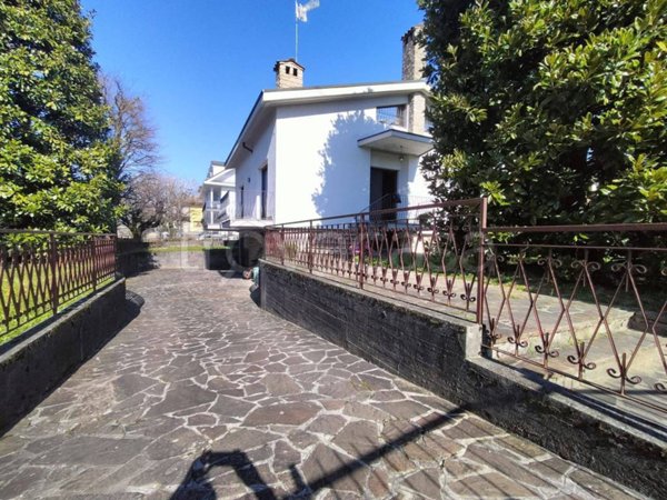 casa indipendente in vendita a Villa d'Almè