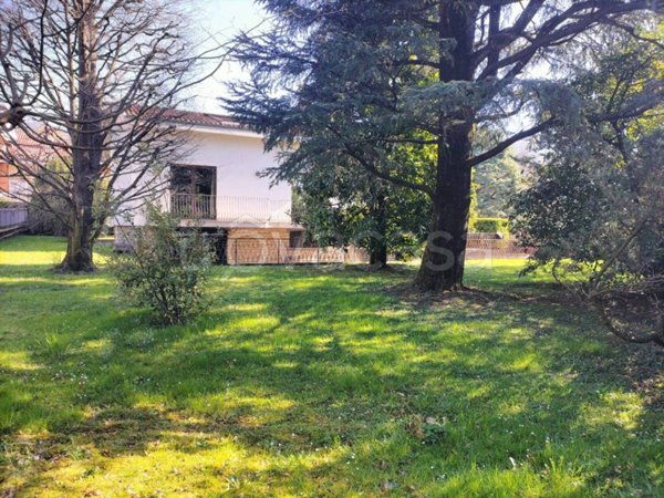 casa indipendente in vendita a Villa d'Almè in zona Viola