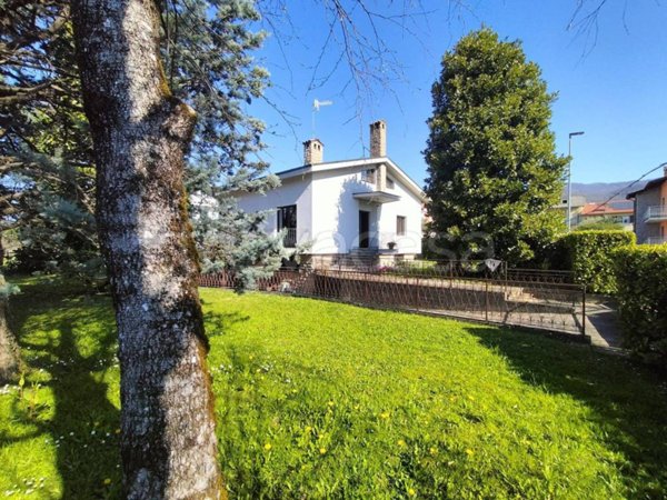 casa indipendente in vendita a Villa d'Almè in zona Bruntino