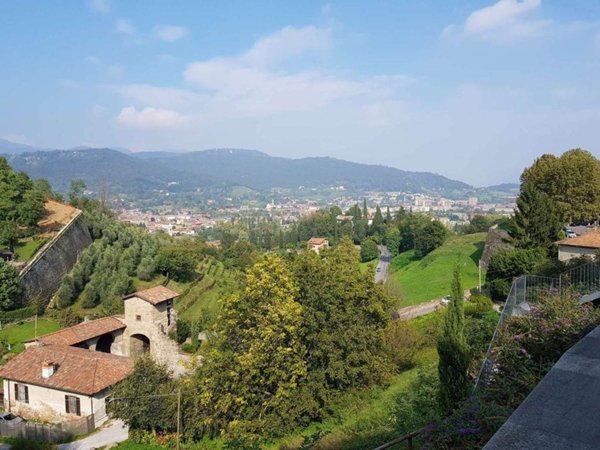 casa indipendente in vendita a Villa d'Almè