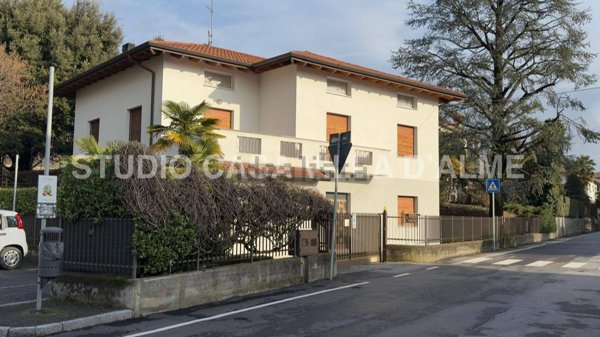 casa indipendente in vendita a Villa d'Almè