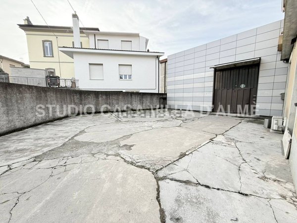 casa indipendente in vendita a Villa d'Almè