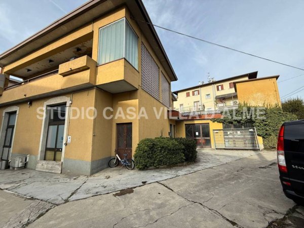 casa indipendente in vendita a Villa d'Almè